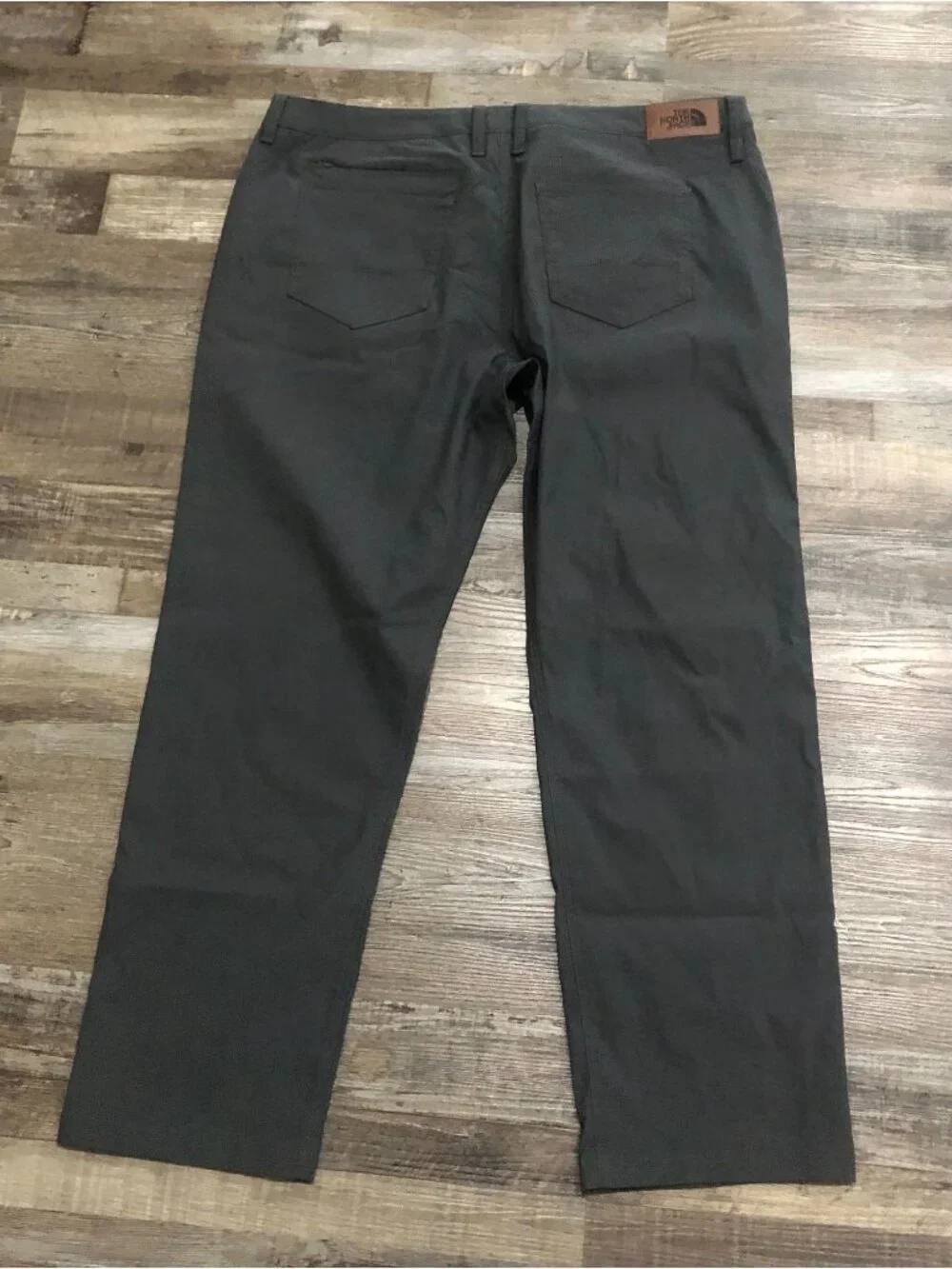 The North Face Mens Size 40 Short Charcoal Gray Flat Front Casual Pants 40x30